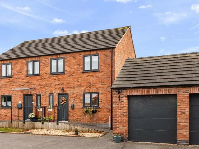 House for sale in Broughton, Greater Lincolnshire