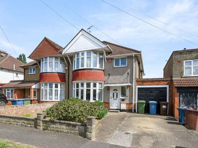 House for sale in Pinner, Greater London