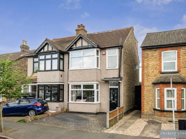 House for sale in Gidea Park, Greater London
