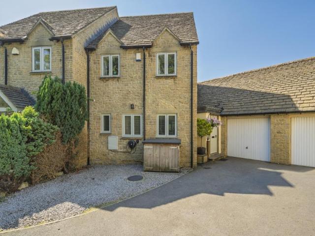 House for sale in Crudwell
