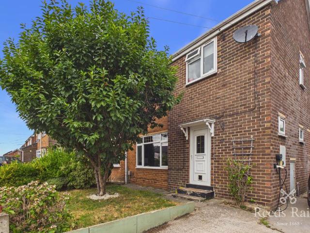 House for sale in Oulton, West Yorkshire