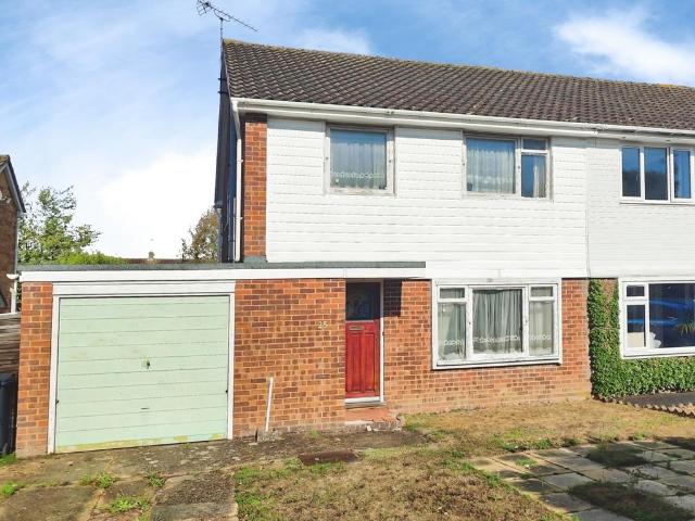 House for sale in Emmbrook, Wokingham