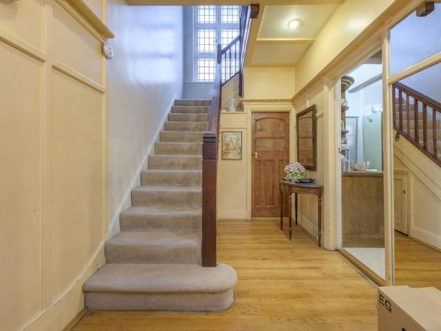 House for sale in Golders Green, Greater London