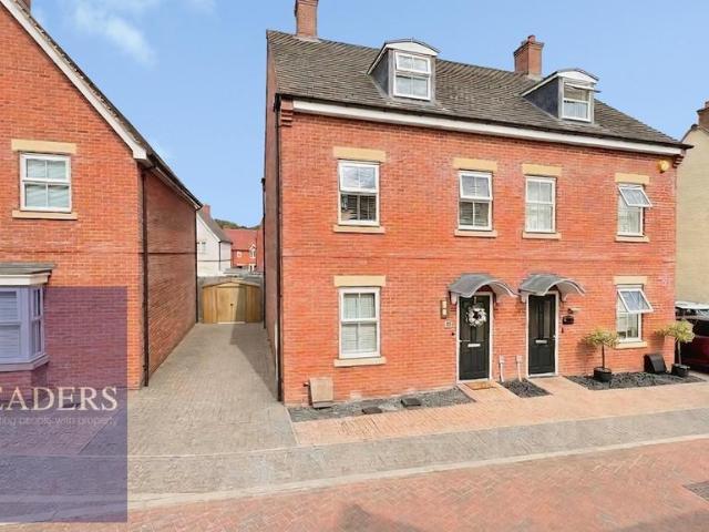 House for sale in Chipping Hill, Essex