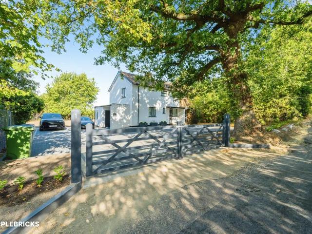 House for sale in Five Acres, Hertfordshire
