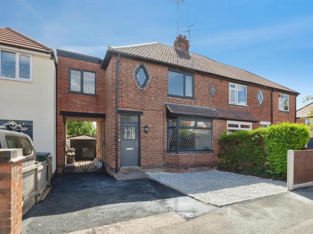 House for sale in Whetstone, Pinfold