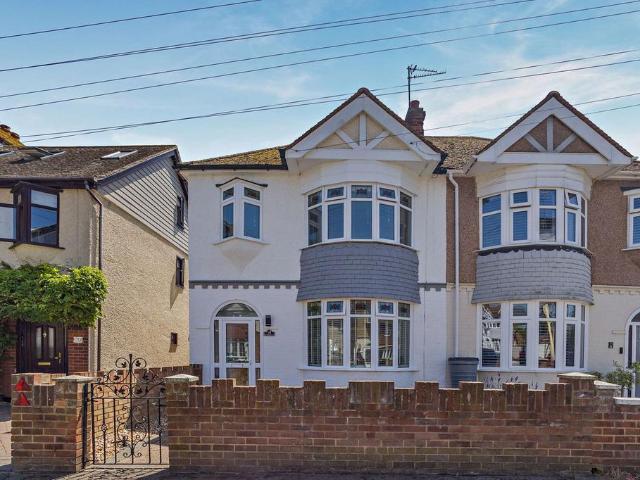House for sale in Sheerness, Oad Street