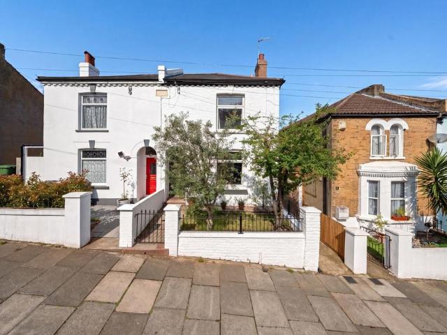 House for sale in Plumstead, Greater London