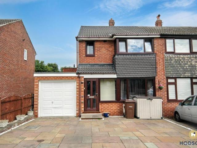 House for sale in Walton, West Yorkshire