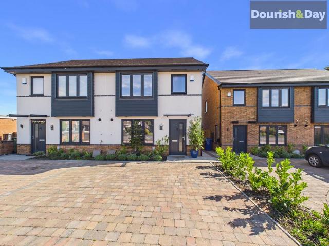 House for sale in Holmcroft, Stafford