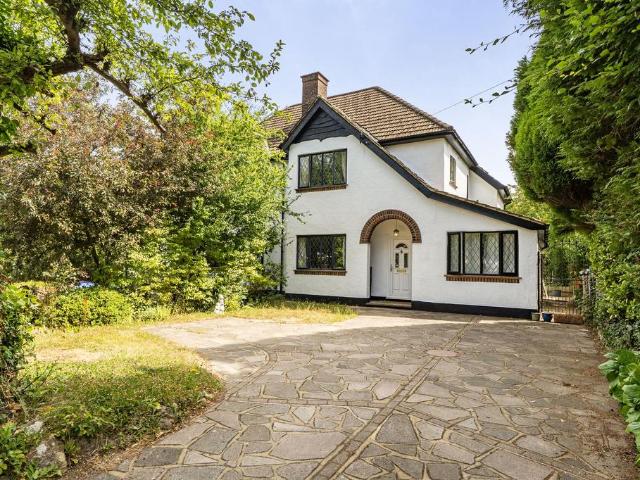 House for sale in Caterham on the Hill, Hillview