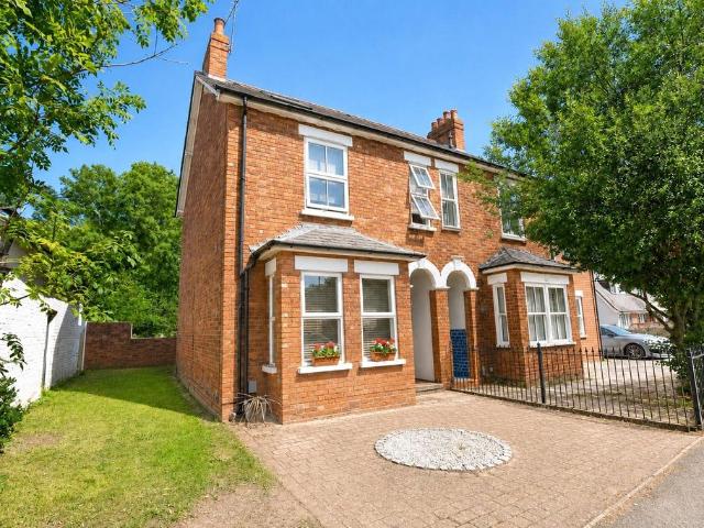 House for sale in Farnborough, Hampshire