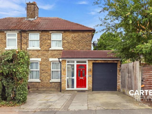 House for sale in Purfleet, Essex