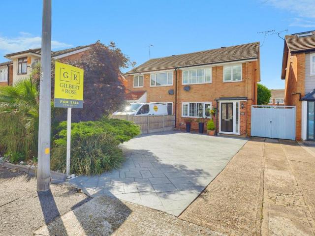 House for sale in Stanford-le-hope, Essex