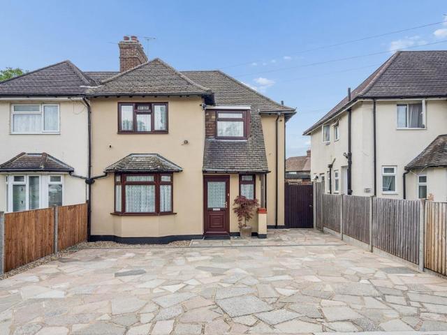 House for sale in Moneyhill, Batchworth