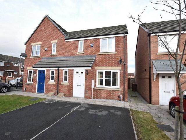 House for sale in Scholes, West Yorkshire