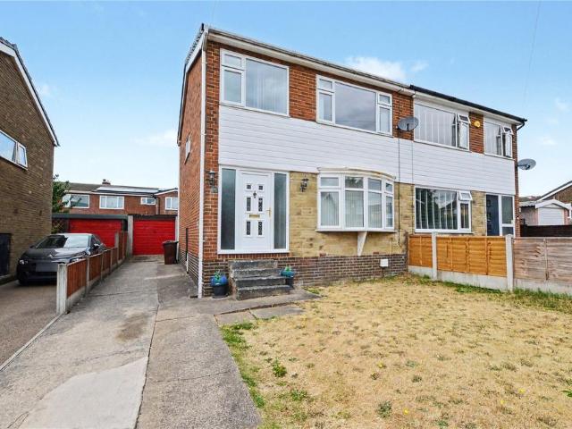 House for sale in Oulton, West Yorkshire