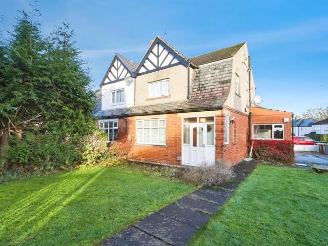 House for sale in Tranmere Park, Guiseley