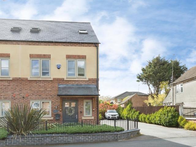 House for sale in Whetstone, Pinfold