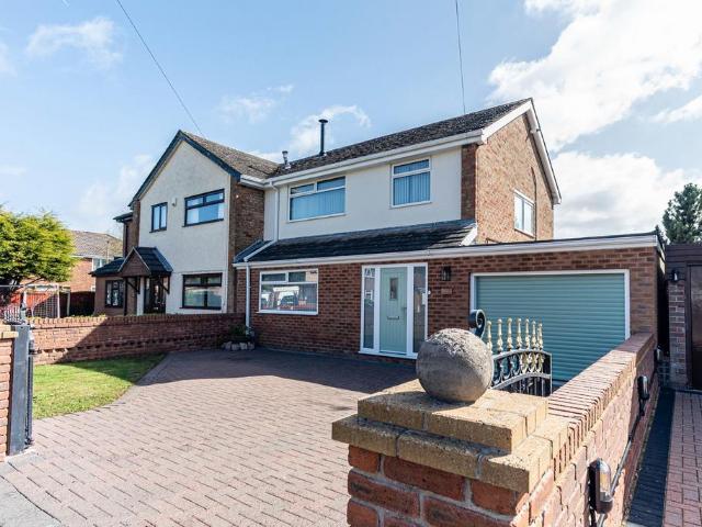 House for sale in Rossmore, Cheshire