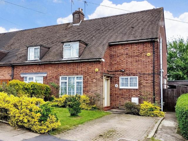 House for sale in Bennetts End, Pouchen End