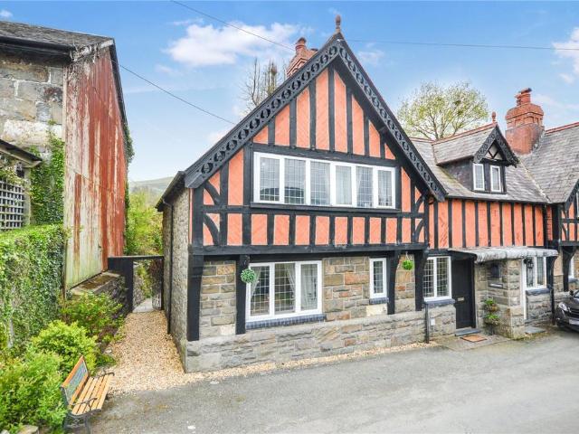 House for sale in Bont Dolgadfan, Wales