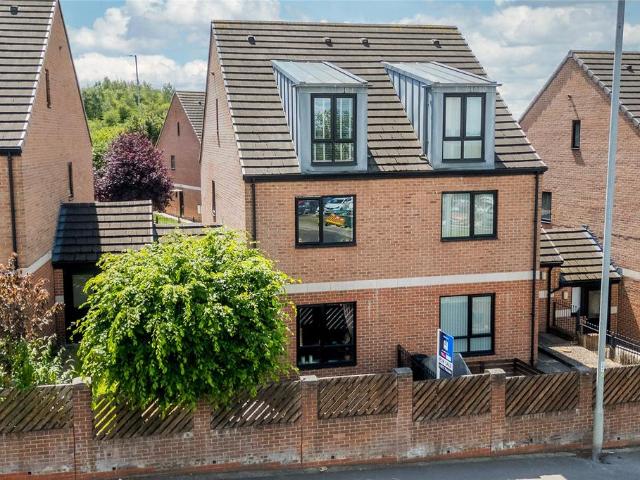 House for sale in Cutsyke, Castleford