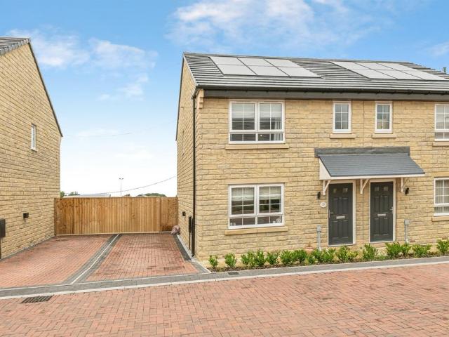 House for sale in Emley, West Yorkshire