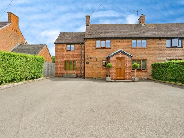 House for sale in Froggatt, East Midlands