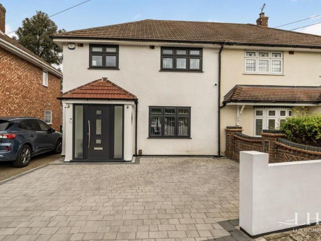House for sale in South Hornchurch, Greater London