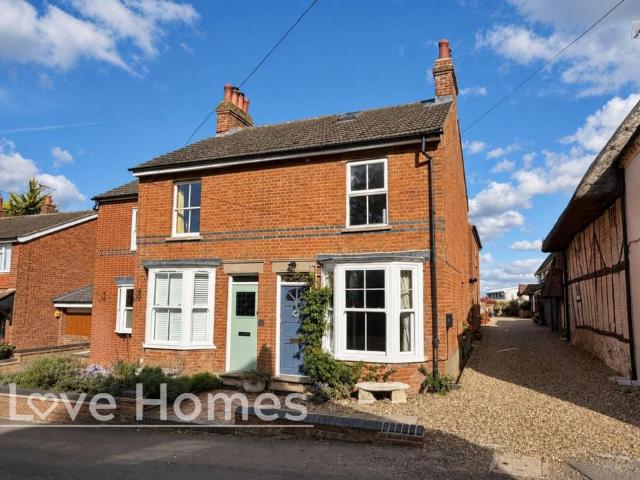 House for sale in Chalgrave, Tebworth