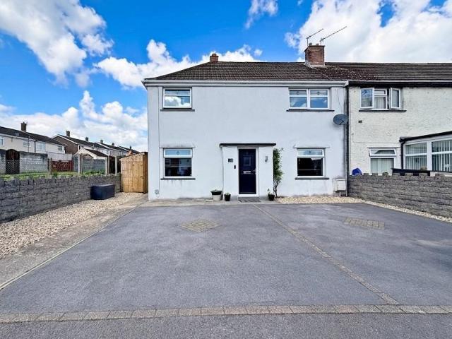 House for sale in Llanharry