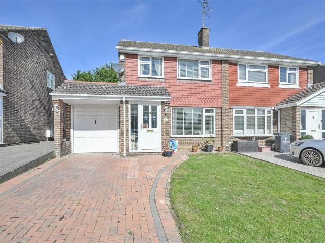 House for sale in Pilgrims' Hatch, Navestock Side