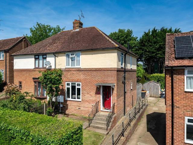 House for sale in Caddington, Bedfordshire