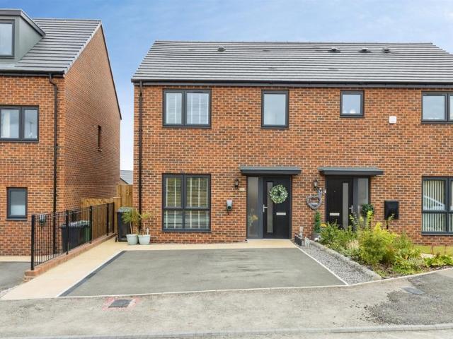 House for sale in Scholes, West Yorkshire