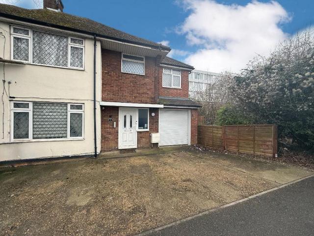 House for sale in Spring Park, Luton