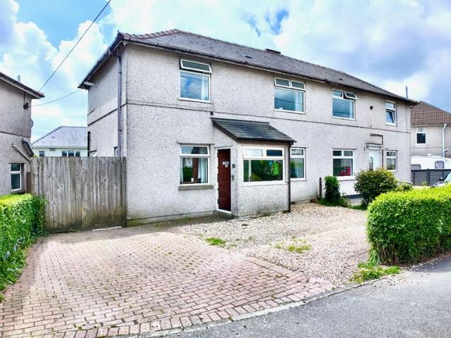 House for sale in Woodfieldside, Croespenmaen