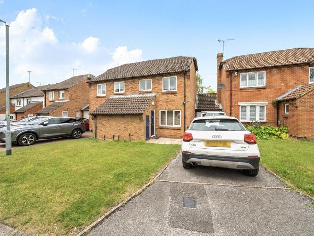 House for sale in Woodside Estate, Houghton Regis