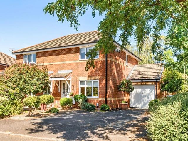 House for sale in Chertsey, Runnymede