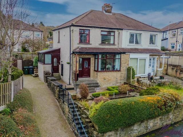 House for sale in Slack Side, West Yorkshire