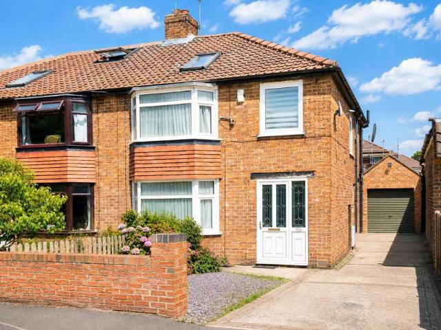 House for sale in High Field, York