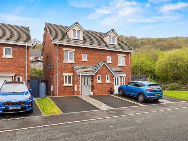 House for sale in Pontardawe, Pontardawe, Clydach