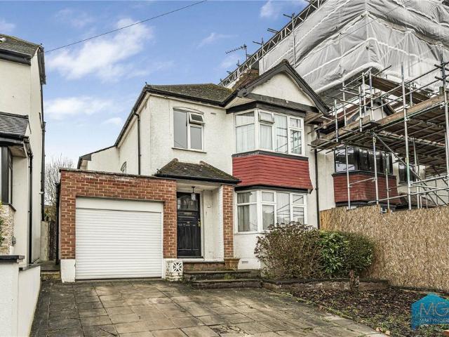 House for sale in Friern Barnet, Greater London