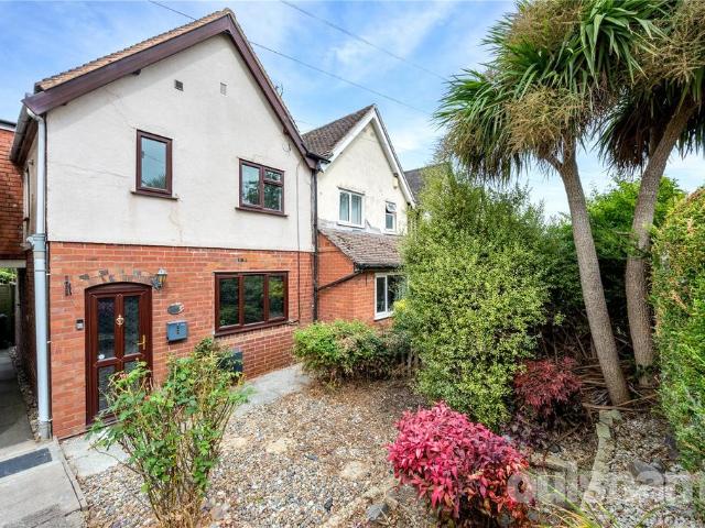 House for sale in Bromsgrove, Worcestershire