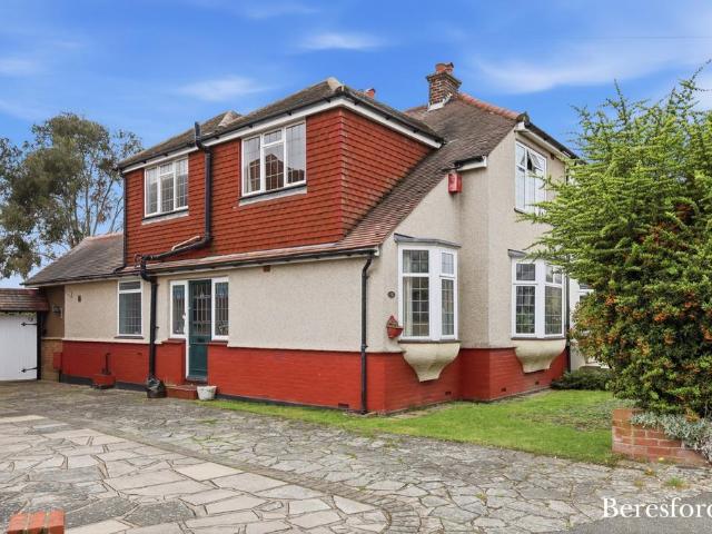 House for sale in Gidea Park, Greater London
