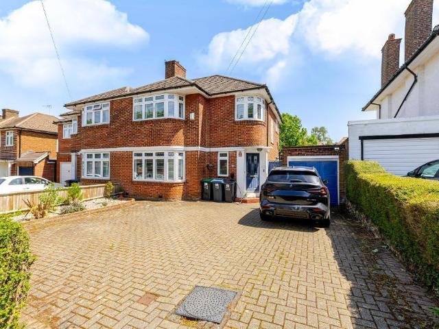 House for sale in London Borough of Croydon, Kenley