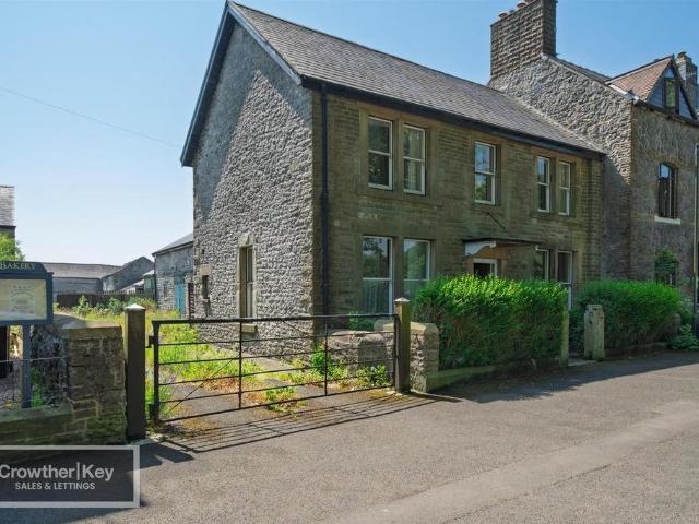 House for sale in Charlesworth, East Midlands