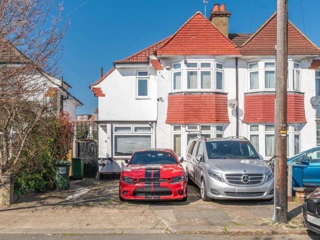 House for sale in Harrow Weald, Greater London