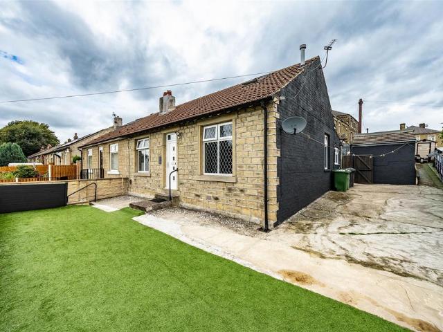House for sale in Yews Hill, Kirklees