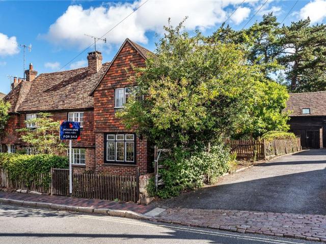 House for sale in Hillview, Surrey
